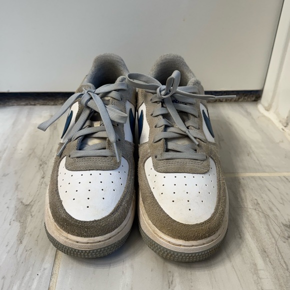 Youth Nike Air Force 1 Sneakers, Size 7, Used Condition - Picture 2 of 8